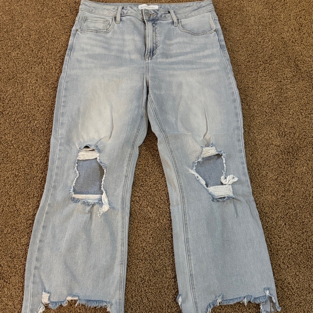 Trendy Distressed Light Blue Cropped Jeans